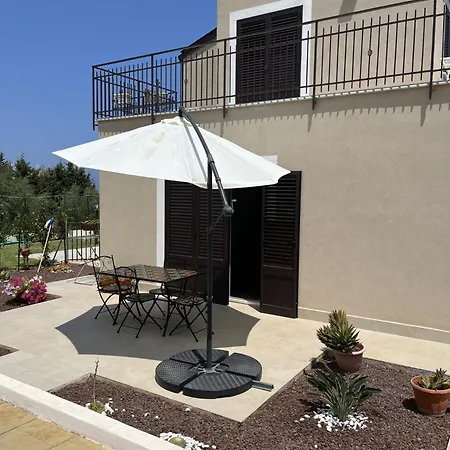 Apartment Simo Altavilla Milicia